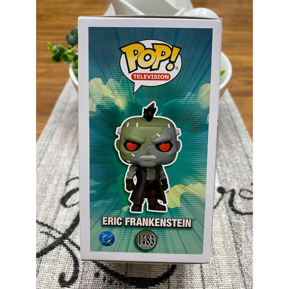 Funko Pop Television:  DC Creature Commandos - Eric Frankenstein - Picture 4 of 6